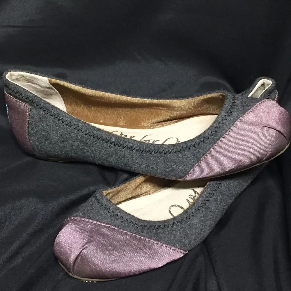 Toms One For One Slip-On Flats W6 1/2
